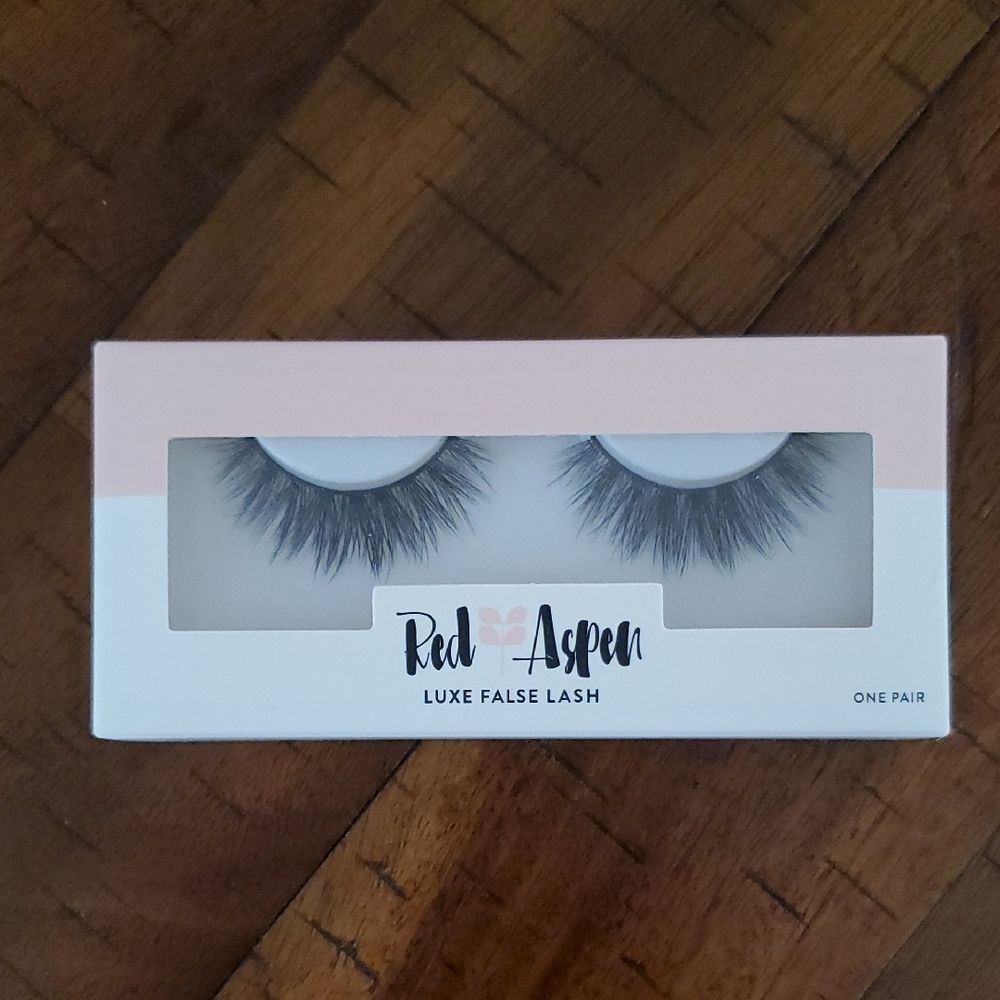 NIB Red Aspen Luxe False Lashes - Joy